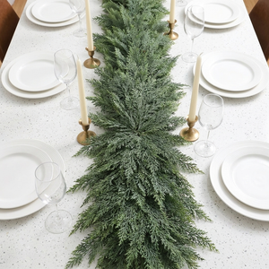MerryMantel Cedar Garland